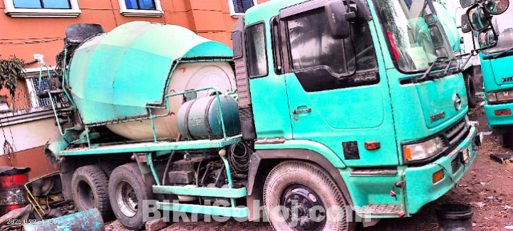 Concrete  mixture truck